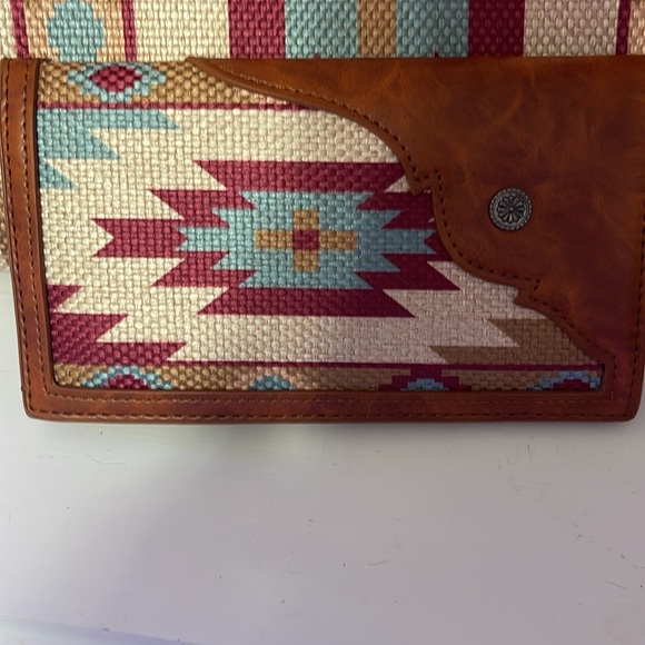 SOUTHERWESTERN NATIVE PURSE WITH WALLET. NWOT - Picture 7 of 13